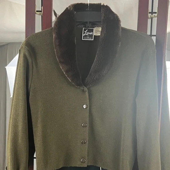Vintage Nina Leonard brown Cardigan with Chocolate faux fur Collar. - Picture 6 of 10